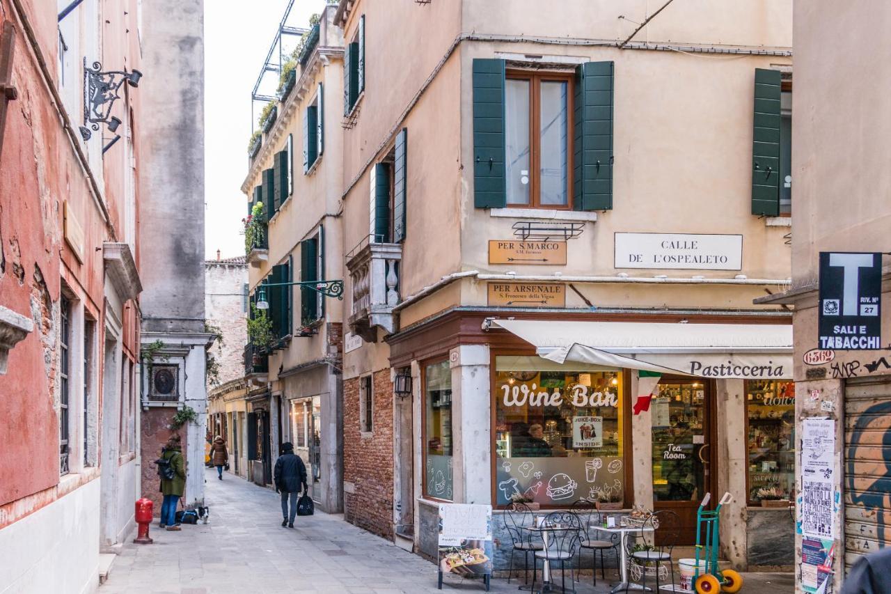 Doge's Pantheon & St.mark School In Hidden Apartament *