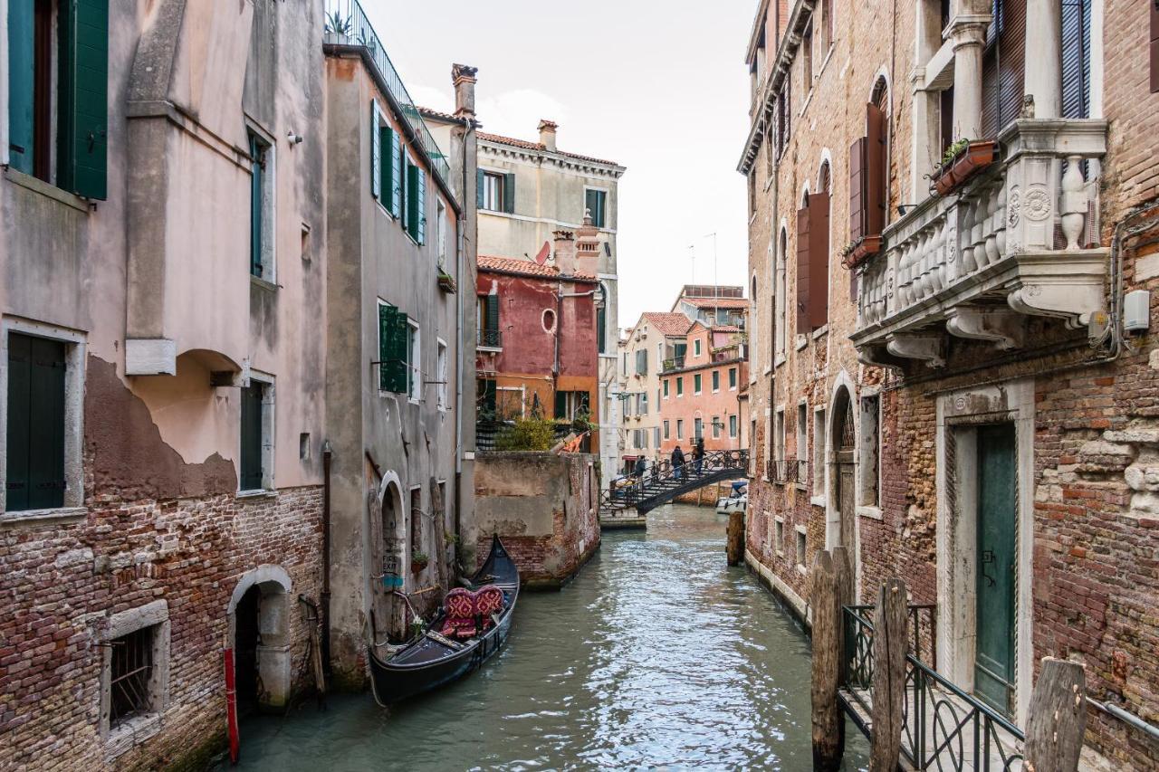 Doge's Pantheon & St.mark School In Hidden Apartament *